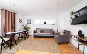 Ida Pod Places - New Cross Gate